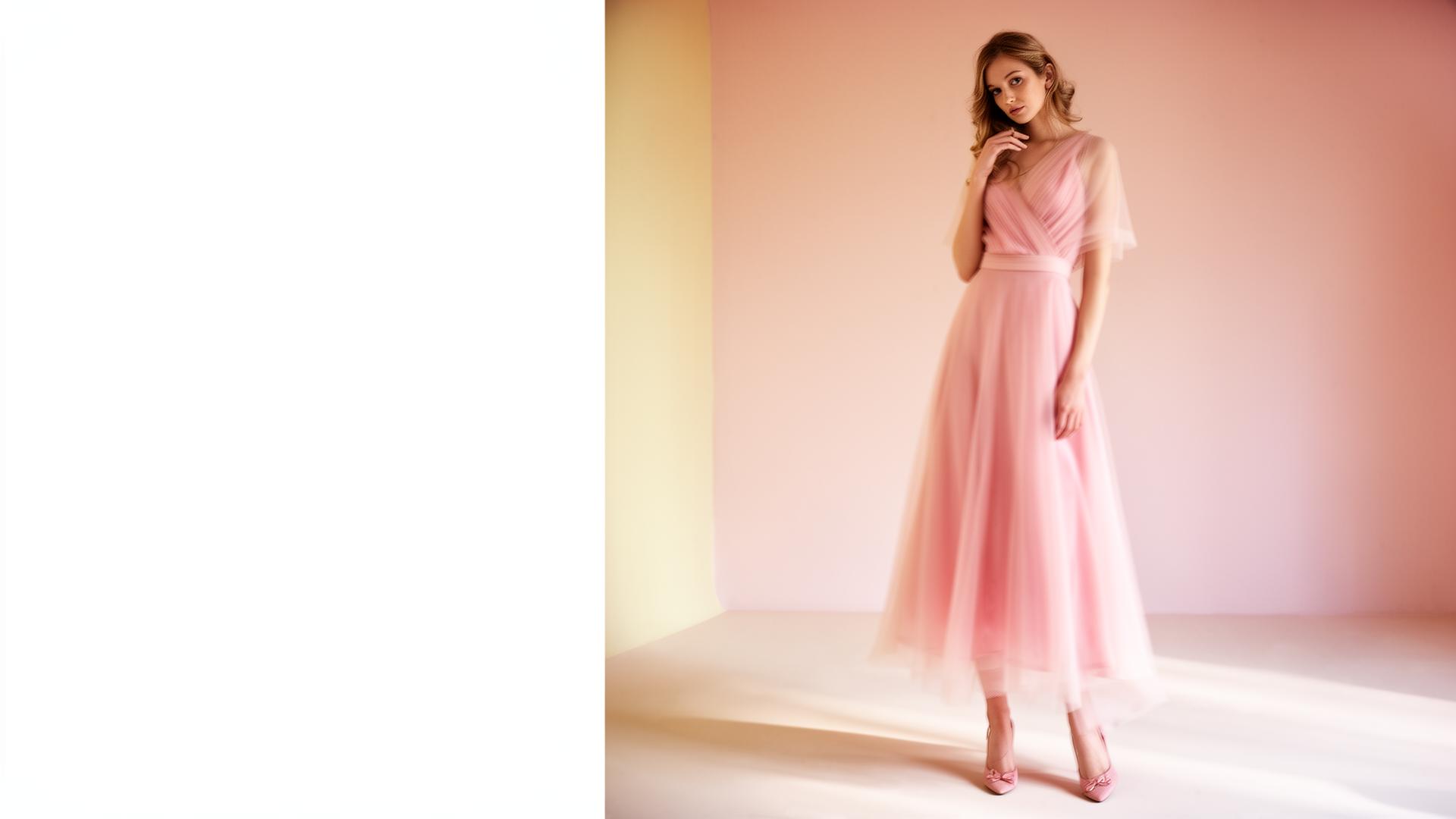 Wanita memakai dress premium ukuran small untuk disewa di Tangerang